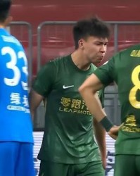 平台-浙江队0比4惨败成都蓉城，王钰栋恼羞成怒，挥拳疑似辱骂队友