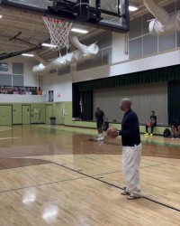 还能看到老炮上场吗？40岁保罗今天在训练中空接挂筐暴扣